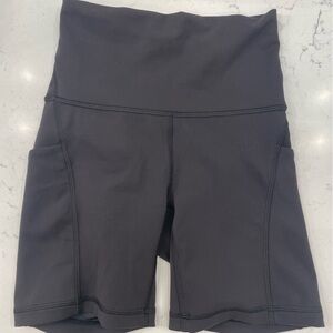 Wunder Train High-Rise Short with Pockets 6" size 2